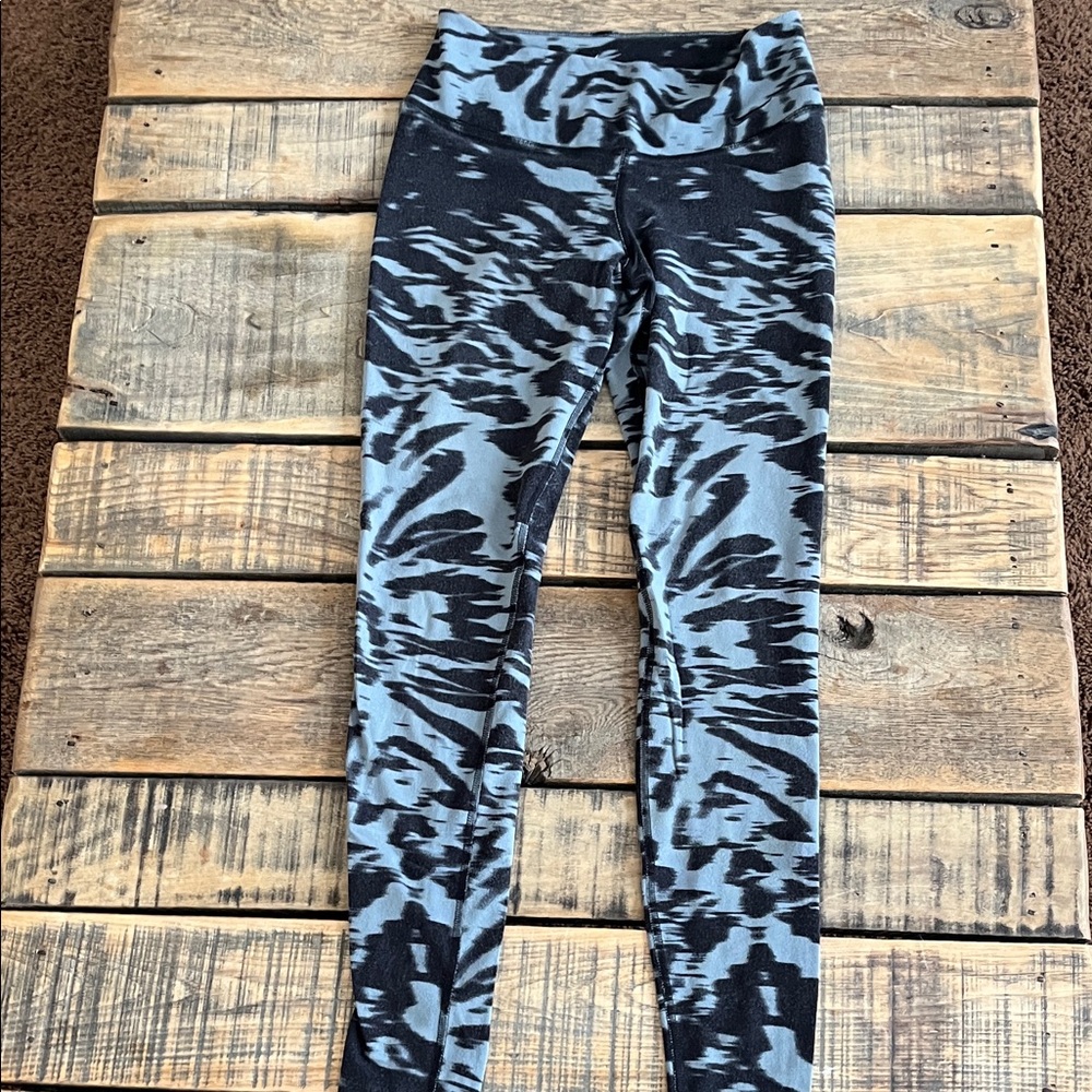 Nike Black and Gray Patterned Leggings
